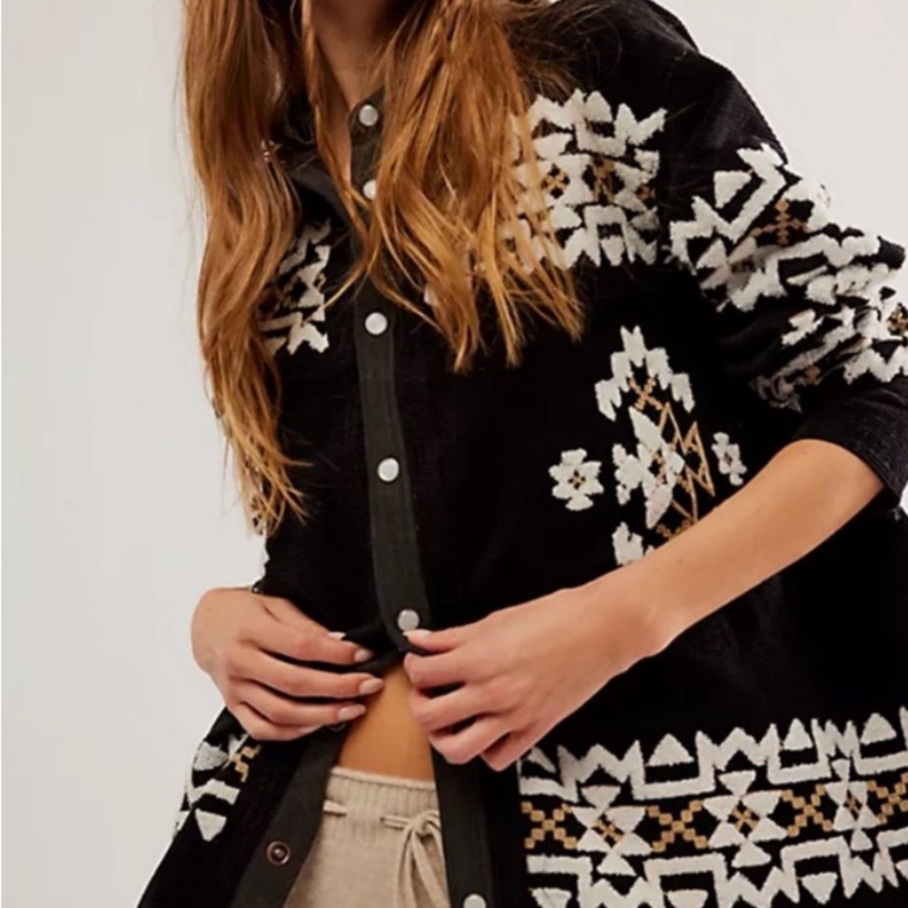 Chic Black and White Patterned Cardigan